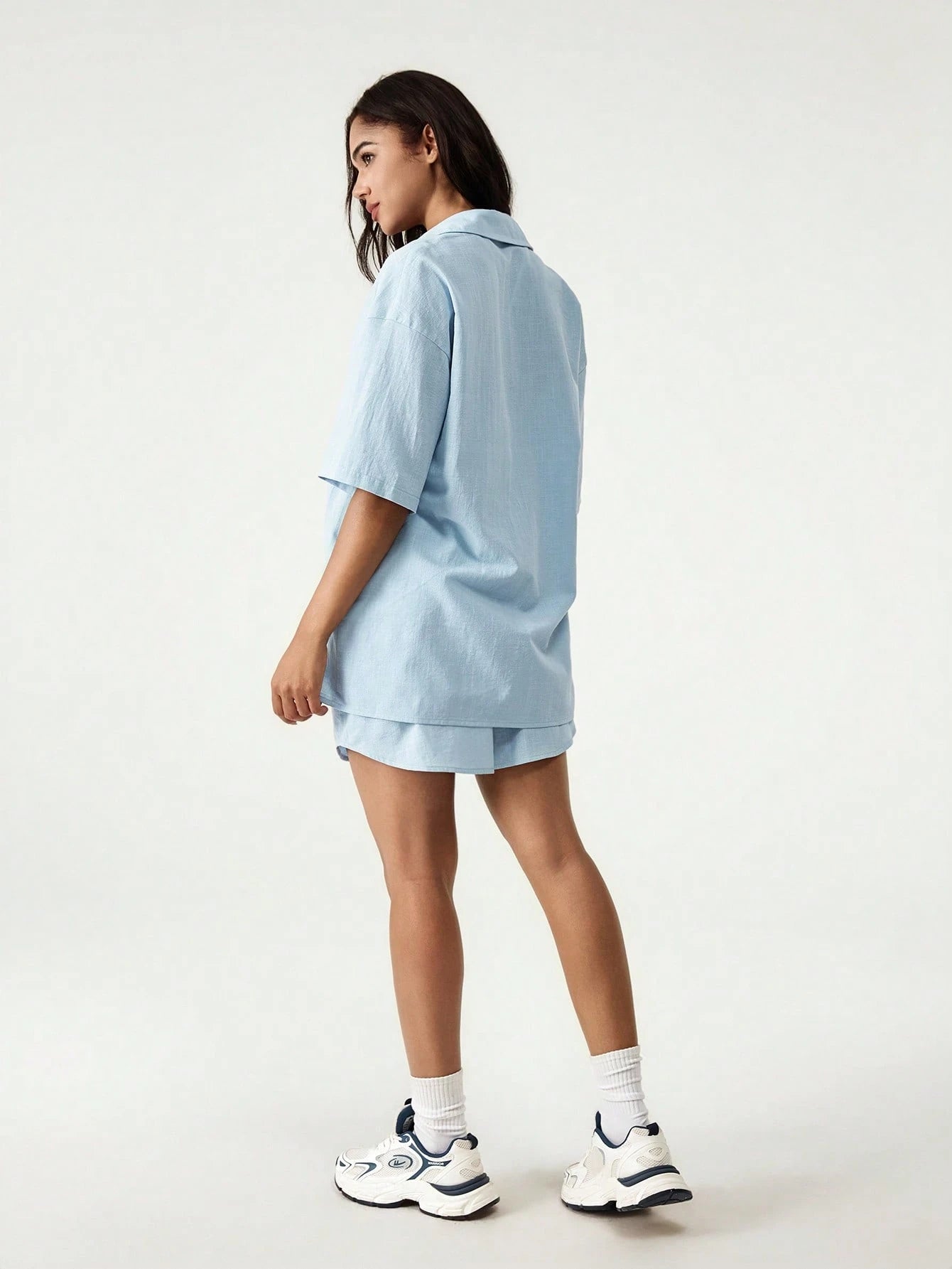 Chemise à manches courtes décontractée avec épaules tombantes et short unicolore