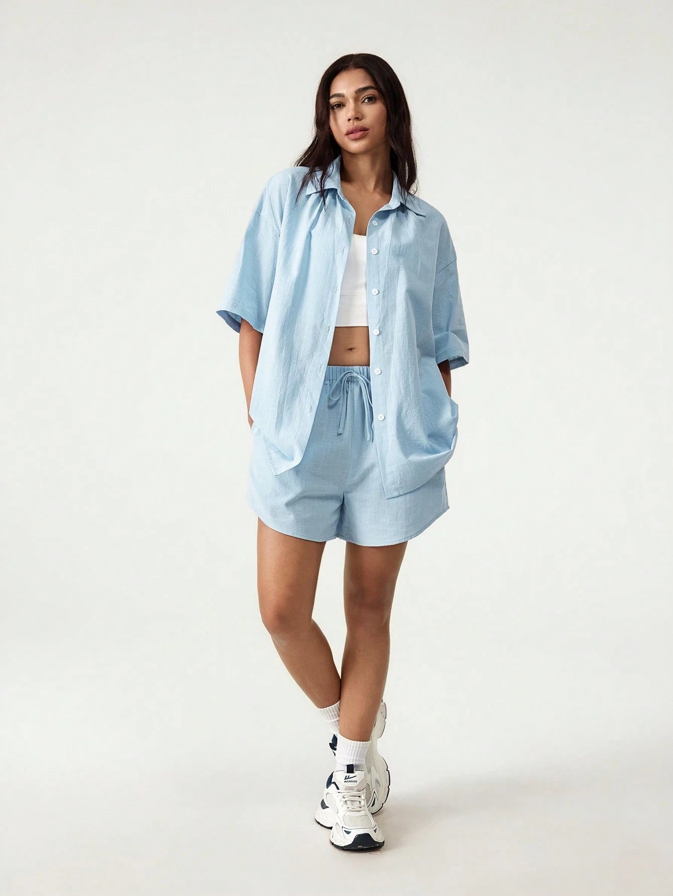 Chemise à manches courtes décontractée avec épaules tombantes et short unicolore